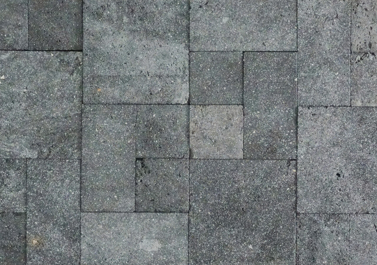ラバストーン/lava stoneは 国産の溶岩石材タイルです。