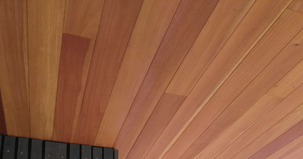 マホガニー｜無垢の羽目板が彩る、心地よい木の壁・天井・軒天 | and